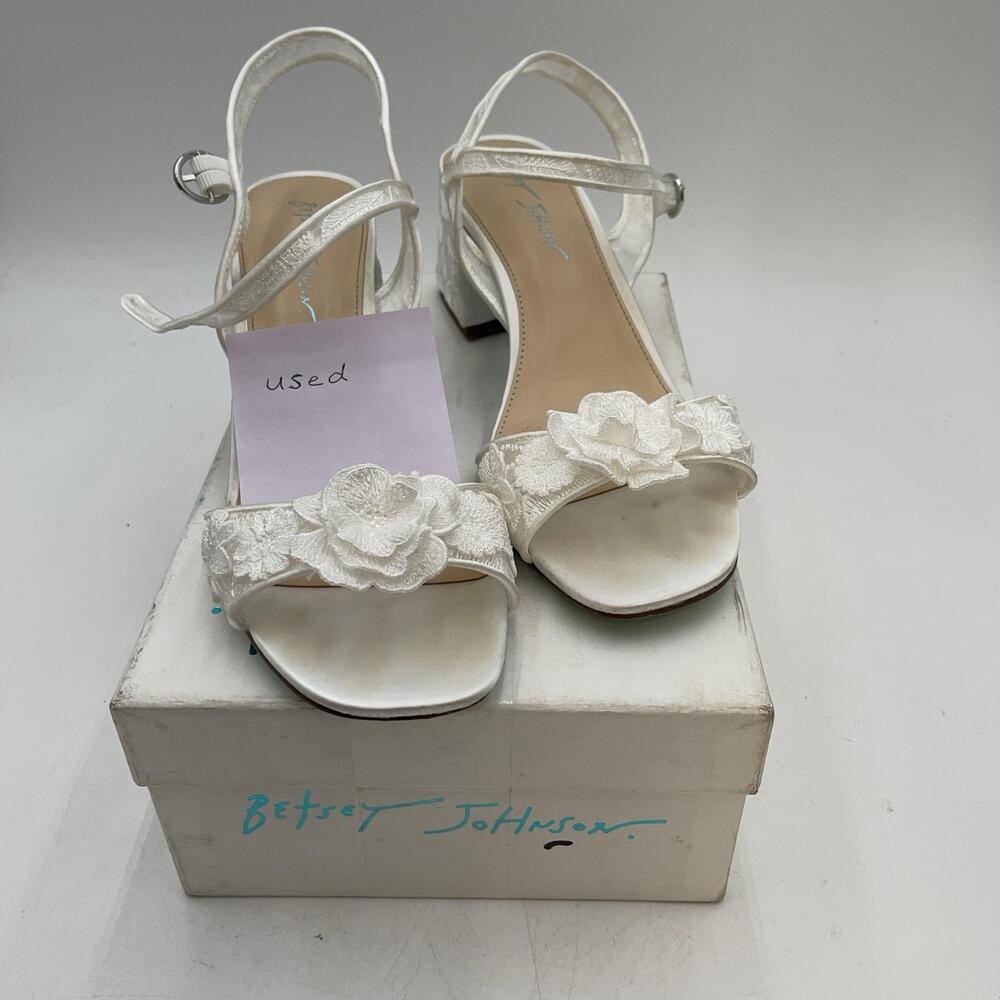 Betsey Johnson Blare Shoes Womens White Block Heel Wedding Sandals Size 11